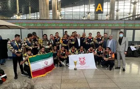 مراسم استقبال از ورزشکاران شرکت مس در فرودگاه بین‌المللی امام خمینی