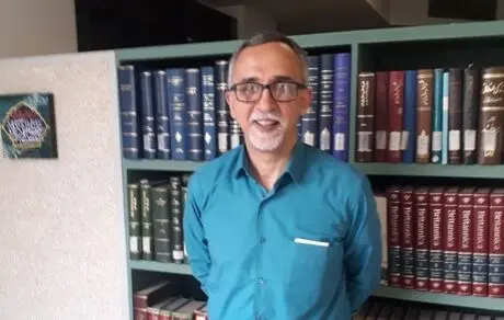 
می‌توان مردم را به صحنه بازگرداند/عارف از ریاست کناره بگیرد
