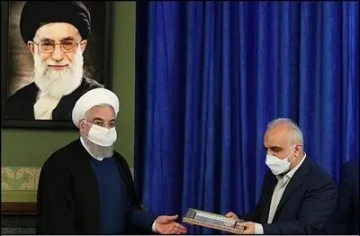 تقدیر از وزیر اقتصاد برای توسعه دولت الکترونیک ‌و شفافیت در وزارت اقتصاد