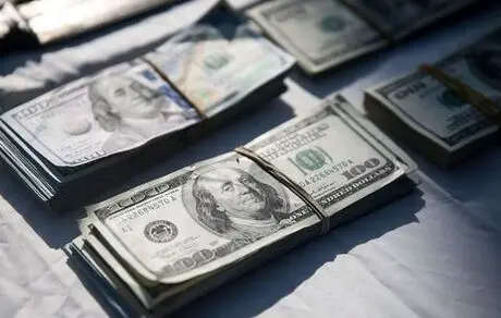 دلار در آستانه 8000 هزار تومان