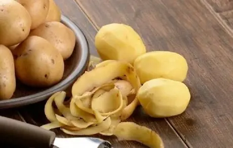 با پوست سیب زمینی شوره سر را درمان کنید