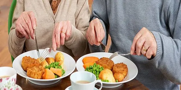 تغذیه سالمندان باید چگونه باشد؟