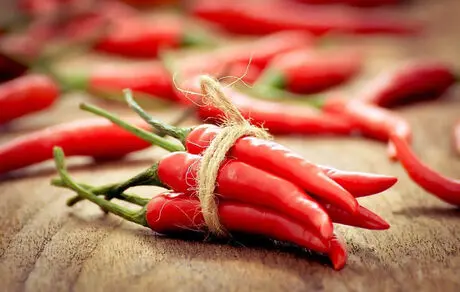 10 ترفند طلایی برای از بین بردن تندی غذا