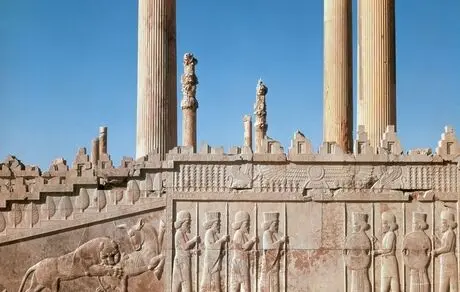 (تصویر) فرونشست زمین به ‎تخت جمشید و ‎نقش رستم رسید