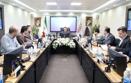 تاکید سمیعی نژاد بر تکمیل زنجیره تولید الکترود گرافیتی در کشور