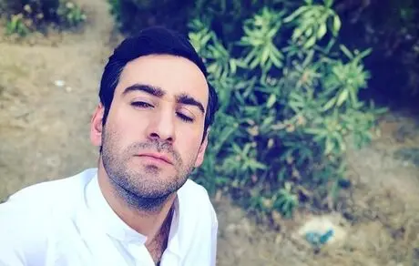 سلفی آقای بازیگر با چشمان بسته + عکس