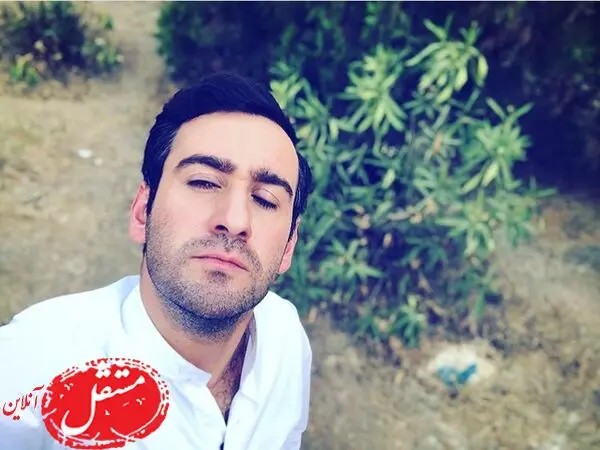 سلفی آقای بازیگر با چشمان بسته + عکس