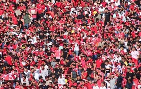 آشتی‌کنان هواداران پرسپولیس و سپاهان با وساطت مدیران عامل