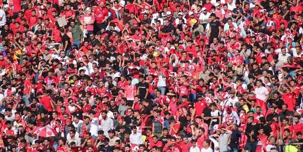 آشتی‌کنان هواداران پرسپولیس و سپاهان با وساطت مدیران عامل