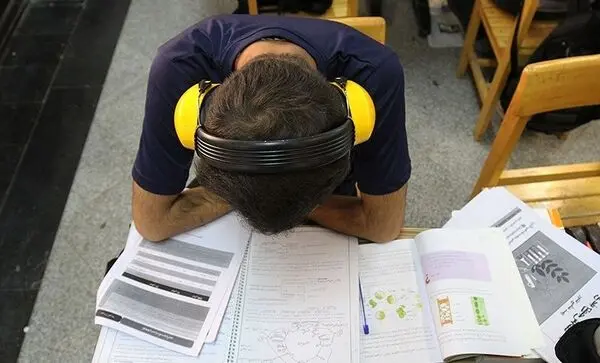 فروش سی دی با قیمت‌های نجومی در موسسات کنکور