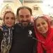 آقای بازیگر به همراه همسر و خواهرش در یک رستوران + عکس