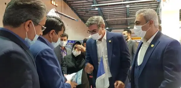 بازدید استاندار یزد از غرفه توانمندی‌های ساخت داخل شرکت معدنی و صنعتی چادرملو