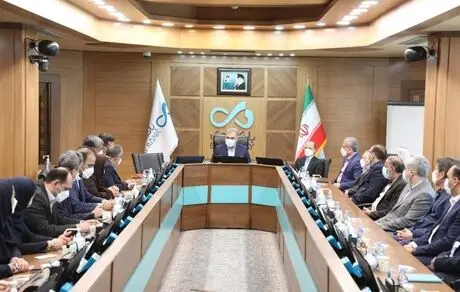 ادبیات مشترک و یکسان در پاسخگویی به مشتریان در تمامی شعب نهادینه شود
