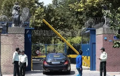 بازداشت دیپلمات های سفارت انگلیس در تهران