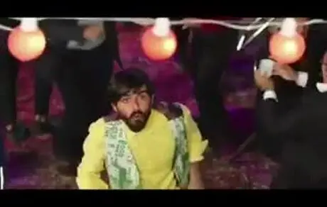 خوانندگی هومن حاجی‌ عبدالهی وسط مراسم عروسی 