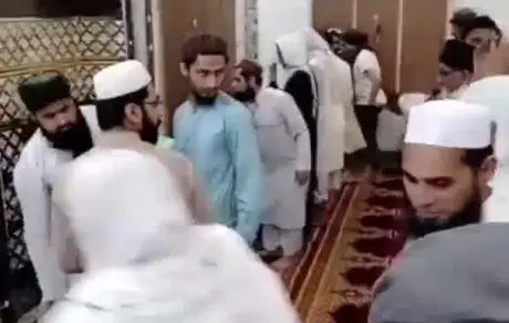 ویدیوی جنجالی نماز جماعت زنان در کنار مردان