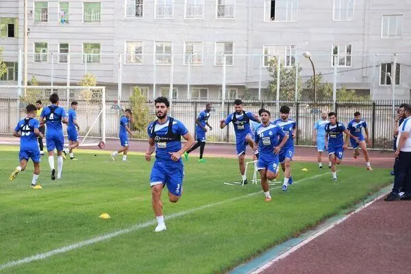 انتقاد نامجو مطلق از تغییرات زیاد در استقلال 
