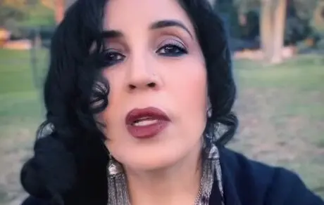ویدیوی اعظم علی، خواننده ایرانی آمریکایی درباره جنگ 
