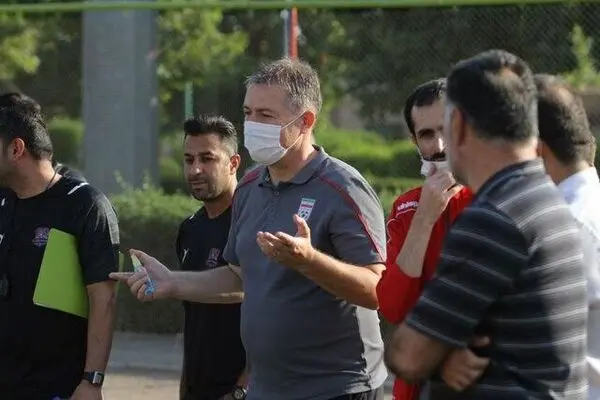  اسکوچیچ در تمرین  نساجی
