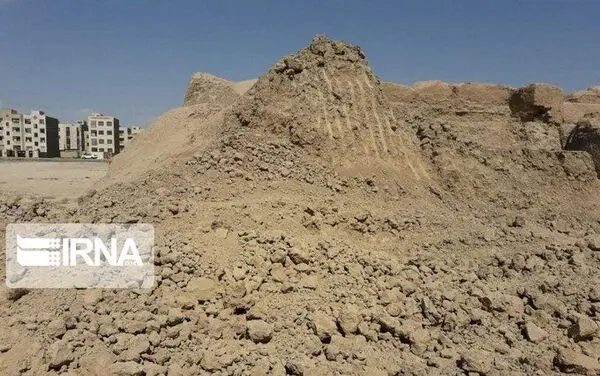 تخریب تپه باستانی پوئینک در شهرستان قرچک با بیل مکانیکی