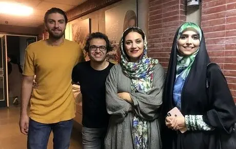 خانم مجری در کنار بازیگران خفن +عکس 