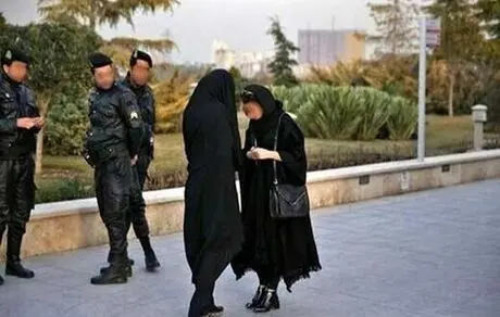 حجاب با پلیس از بی‌حجابی، «بدتر» است!