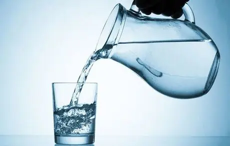آیا با نوشیدن مقدار زیادی آب خوش اندام می شویم