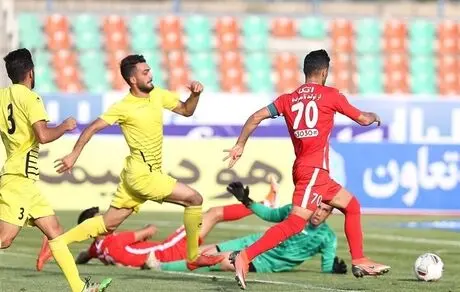 عزیزمحمدی: مدال‌ پرسپولیسی‌ها را در رختکن به آن‌ها دادیم