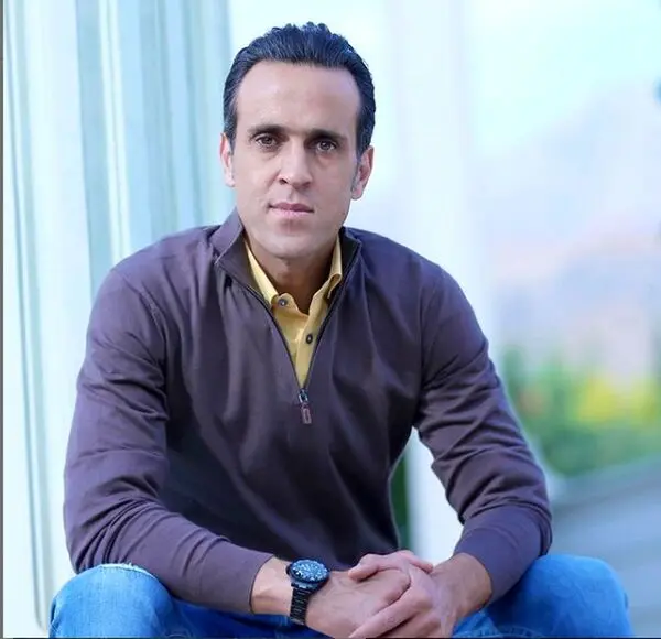تشویق علی کریمی در استادیوم بعد از بازی پرسپولیس فولاد