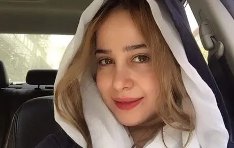 الناز حبیبی در ماشین شخصیش + عکس