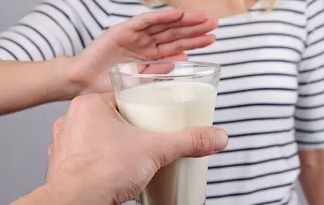 اگر این هفت نشانه را دارید شیر را از غذای خود حذف کنید
