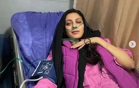 حمله اراذل با قمه به مونا فرجاد + عکس