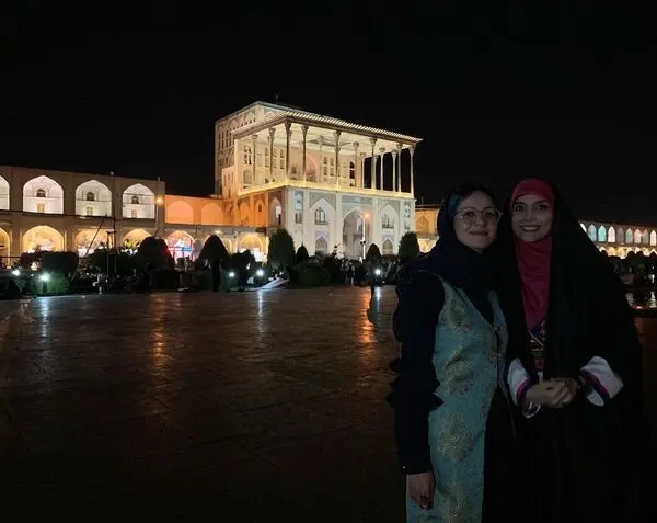  مژده لواسانی در میدان امام اصفهان  + عکس