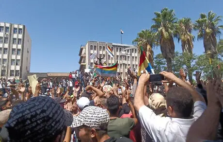 بنزین 200 درصد گران شد،مردم برای سرنگونی رژیم به خیابان ها آمدند