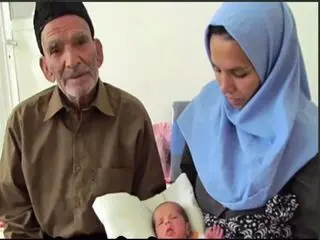 دختر جوان از پیرمرد 83 ساله ایرانی صاحب پسر شد! + عکس
