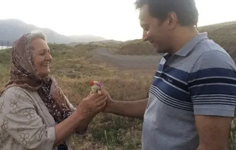 مجید اخشابی و مادرش در دل طبیعت + عکس