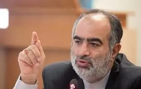 کنایه‌های همزمان حسام‌الدین آشنا به ترامپ و کیهان /حاضرید مثل سردار سلیمانی اعلام کنید ظریف از طرف کل نظام سخن می‌گوید؟
