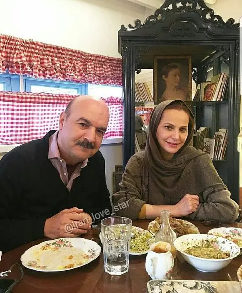 رستوران گردی بابای کلاه قرمزی و همسرش + عکس