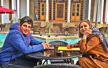 حمید گودرزی و مادرش در عمارت + عکس