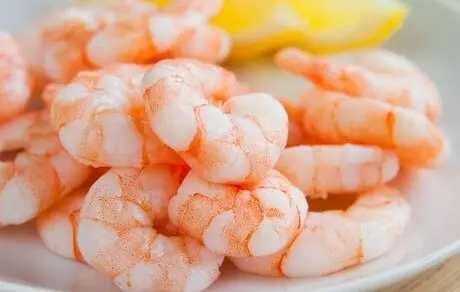 کسانی که نباید لب به میگو بزنند