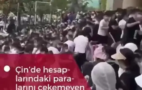 تظاهرات برای دریافت پول نقد؛ بانک‌ها نقدینگی ندارند