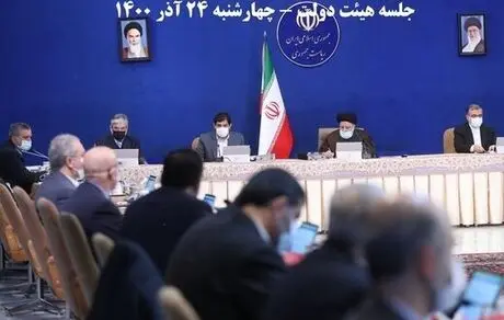 مسئولان مدام از خود تمجید می‌کنند در حالی که احساس مردم چیز دیگری است