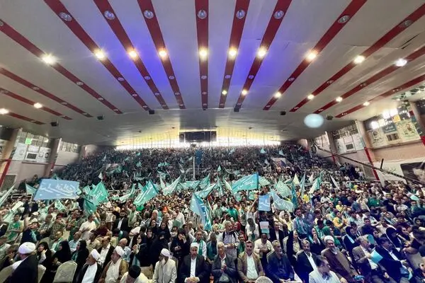 پزشکیان در مشهد: کسانی که با صندوق قهر می‌کنند، به اقلیت رای می‌دهند/ سرمایه کشور علاوه بر موشک و پهپاد، مردم هستند + ویدیو