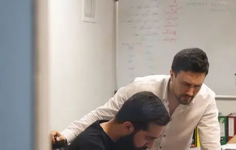 عکس یوهویی از شاهرخ استخری در محل کار
