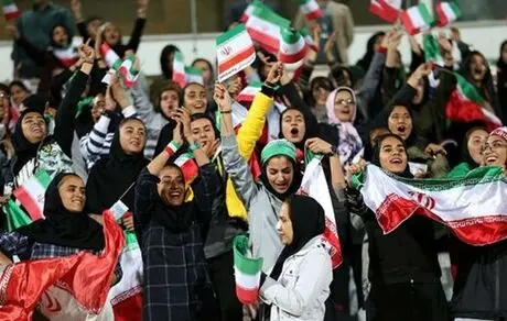 حضور زنان پس از ۱۳۸۸۰ روز در ورزشگاه