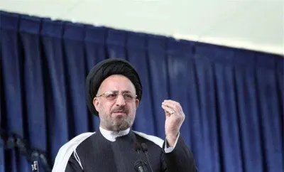 امام جمعه شیراز: کمتر خرج کنید تا بتوانید بچه‌دار شوید! 