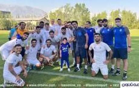 محمد امین؛ هوادار کوچک استقلال، همراه جدید بیمه تعاون