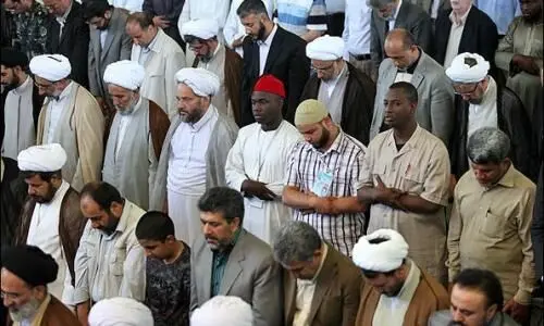 چرا شیعیان نمازهای پنجگانه را در سه نوبت می‌خوانند؟