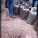 به همت مسئولین، صف کپسول گاز بعد از ۳۰ سال به استان‌ها بازگشت!