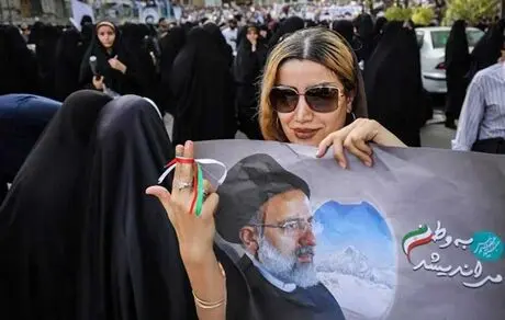 برخی مدعی دفاع از حقوق زنان هستند اما در عمل از زنان سوءاستفاده می‌کنند